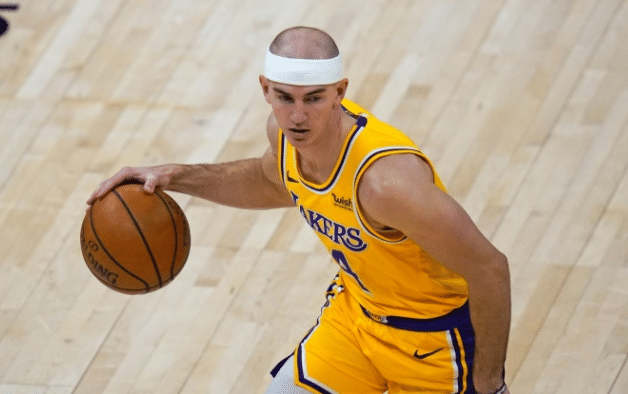 卡鲁索浓眉因伤离场，波普恶意犯规引热议，老詹成NBA历史首人