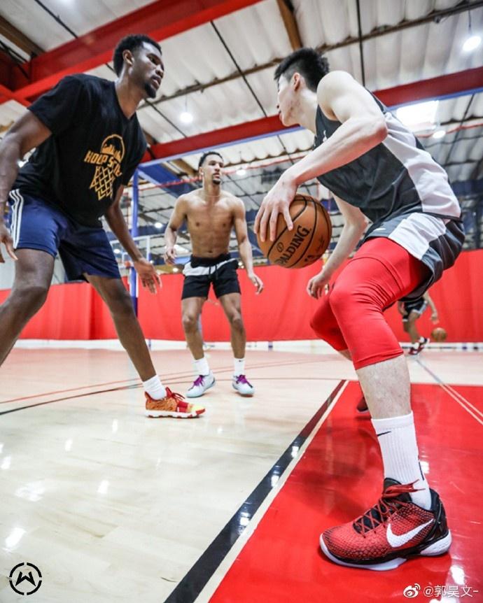 冲击NBA！郭昊文宣布参加2021年选秀，上海男篮：支持并尊重梦想！