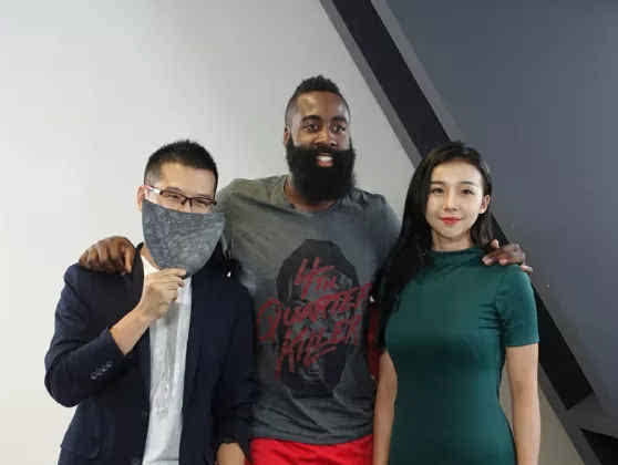 哈登缺席G3，詹姆斯兑现承诺改穿6号，卢指导解释为何不叫暂停