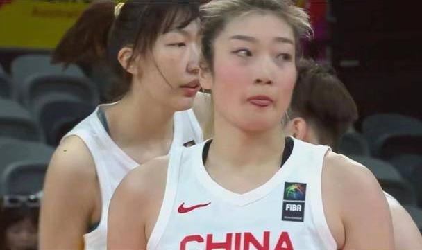 李梦为何和韩国球员发生冲突？多倍慢镜给真相，对手小动作太脏