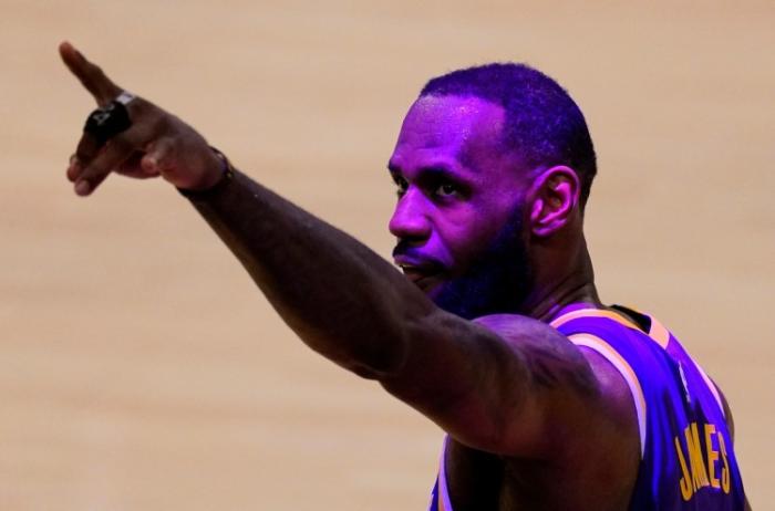 老詹惹事了！酒吧老板扬言他打球就禁播NBA，詹姆斯：本想去喝一杯！