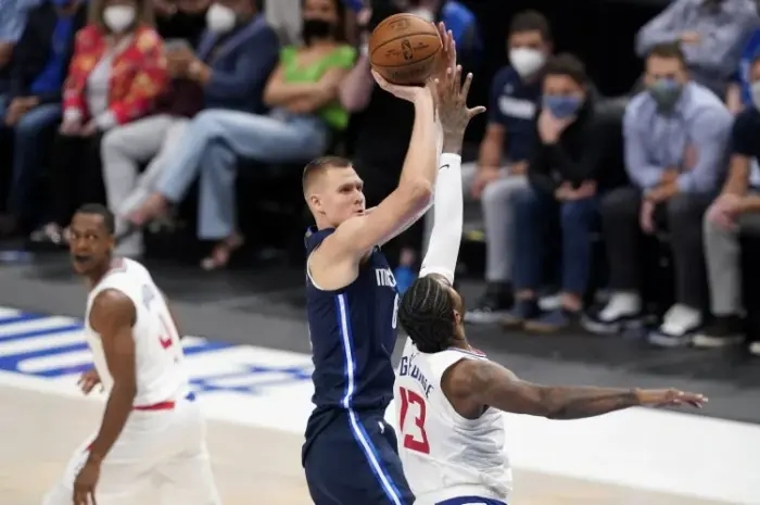 NBA季后赛第1射手！场均5三分！颤抖吧快船！他比东契奇更狠