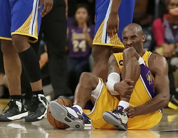 杜兰特把NBA球队都骗了！跟腱断裂算什么啊！打11场直接预定MVP