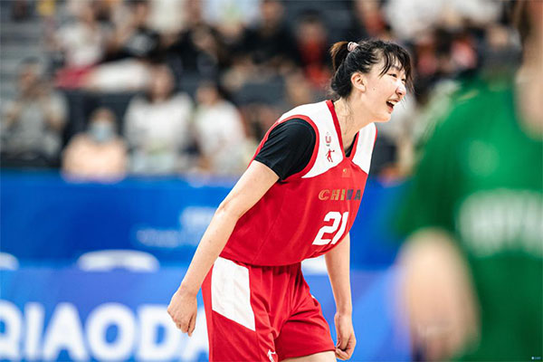 中国大学生女篮84-64大胜巴西进四强 韩旭17+7 张敬一27分