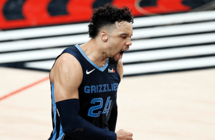 NBA头号伪豪强8战7败！超巨27中8疯狂打铁，面色铁青直接逃离