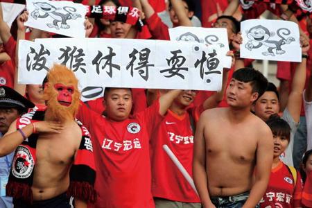 郜林扔鞋砸球迷怎么回事？郜林扔鞋砸球迷被处罚结果
