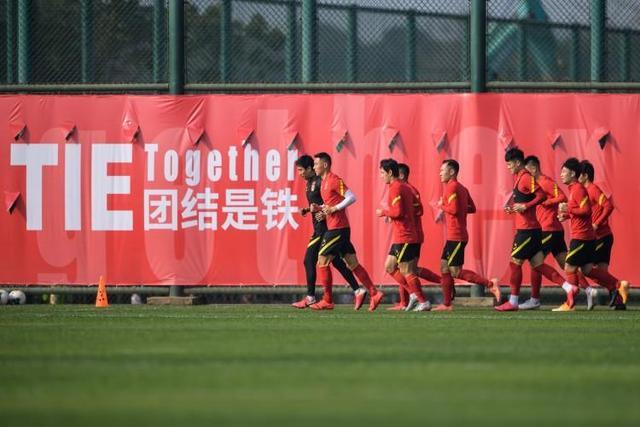 记者：李铁正式任命蒿俊闵、吴曦和于大宝为队长