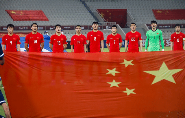 12强首秀！国足获2大优势直指3分，澳大利亚队长退出：一心陪家人