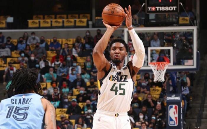 季后赛的魅力！24岁爵士天才导演14-2逆转好戏，女友在NBA工作