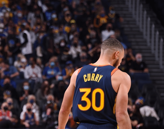 库里遭遇大面积指责，都是NBA联盟一手造成的