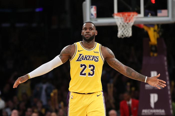 2比1！詹姆斯就要打破火箭队所创纪录并创造NBA新纪录了