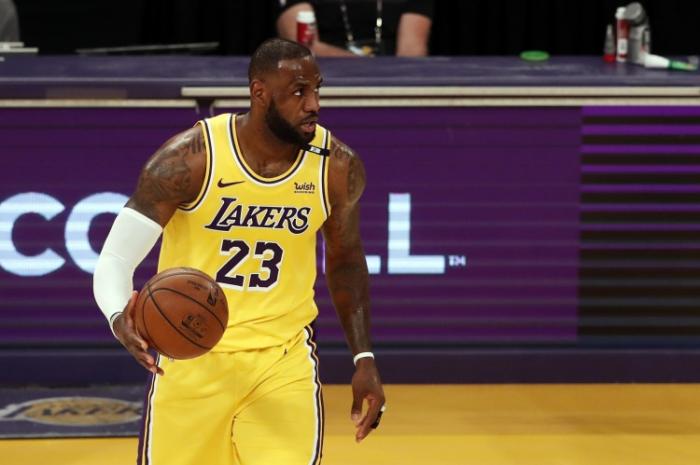 非篮球动作！NBA联盟将介入调查湖人太阳比赛