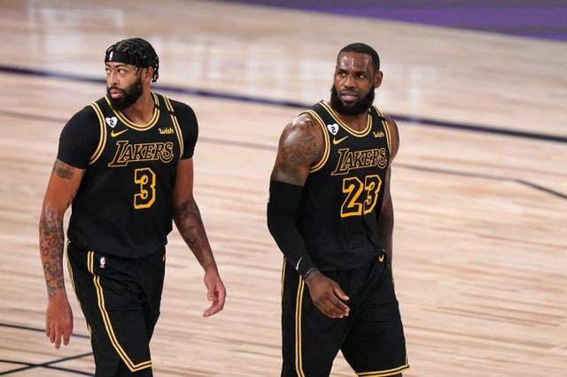谁才是NBA本赛季最佳阵容？雅虎名记给出了答案：炮利字帝约