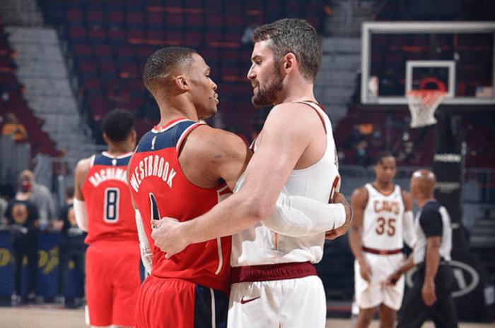 NBA赛况排名更新！太阳升至第一，詹姆斯复出输球，欧文带队惨败