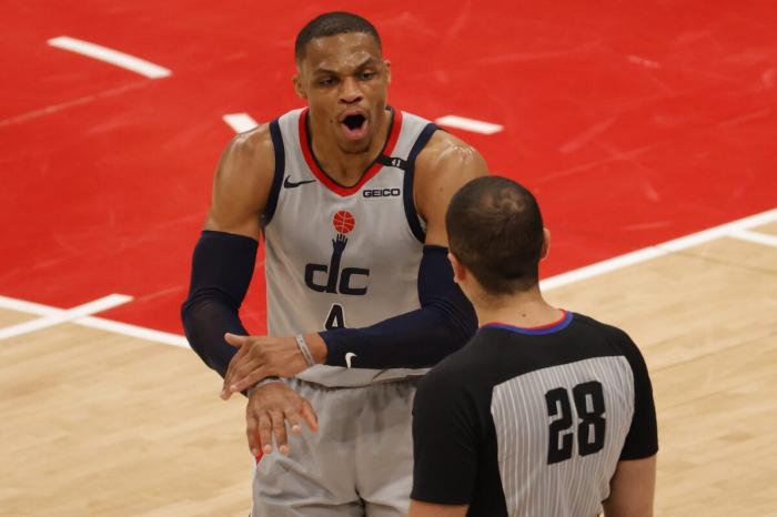 立法定罪！NBA裁判力挺重罚骚扰或攻击裁判，最高监禁9个月+罚款1万