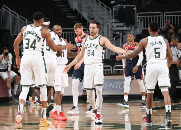 严重受伤！NBA夺冠大热遭打击，首发后卫赛季报销