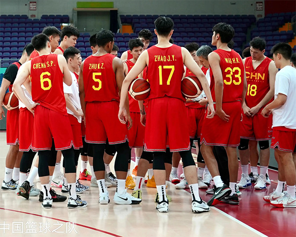 中国男篮不敌澳大利亚 廖三宁26分 王岚嵚18分