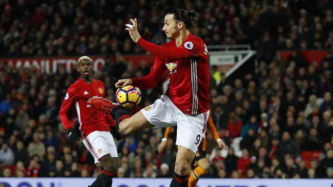 目前的伊布效力于<a href=/zuqiuyouguan/acmilan/ target=_blank class=infotextkey>AC米兰</a>，仍然是队内顶级前锋
