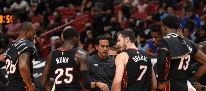 NBA大变天！上赛季总冠亚军皆一轮游，湖人毁于伤病，热火不堪一击