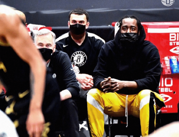 官宣，NBA两签约+两笔罚单，硬汉威胁裁判被禁赛！篮网迎来好消息